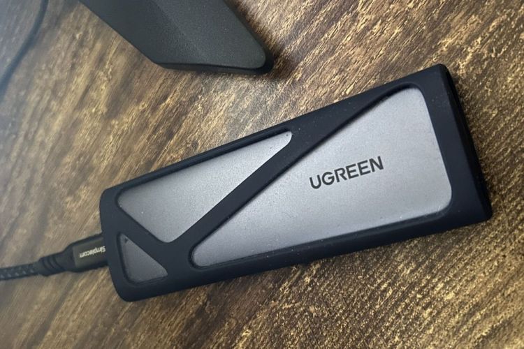 Ugreen SSD enclosure connected via USB 3.2